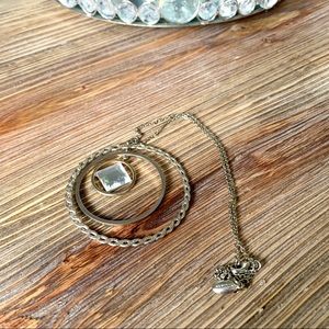 Guess gold statement necklace -no offers